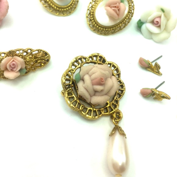 Vintage 1928 Collection Filigree Porcelain Rose earrings and Pin Brooch a lot. - Picture 4 of 4